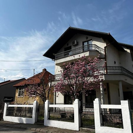 Hostel Тузла Екстер'єр фото