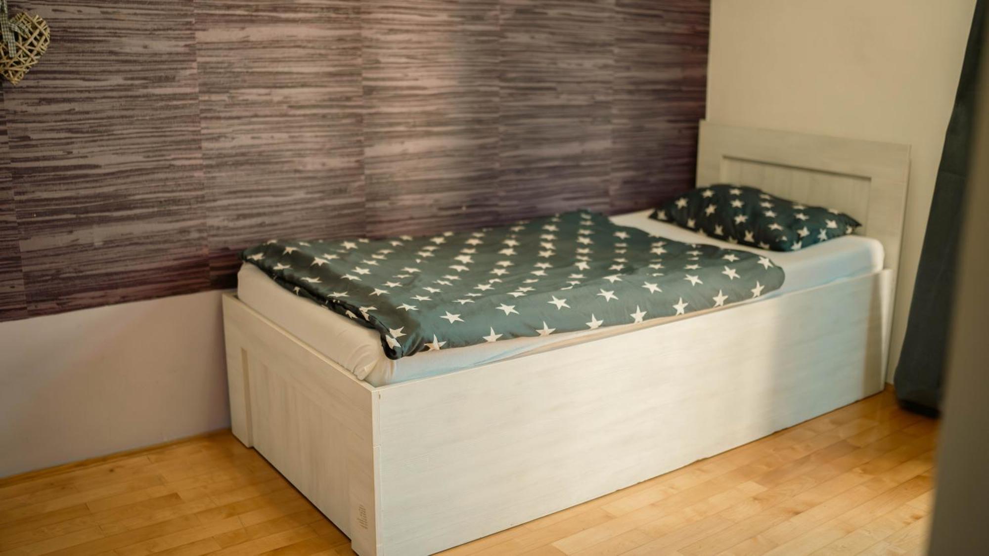 Hostel Тузла Екстер'єр фото